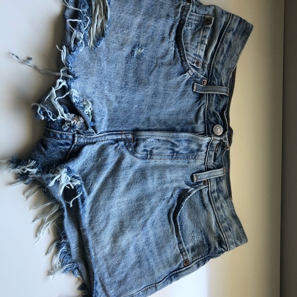 Levi’s 501 medium wash shorts - Picture 4 of 7